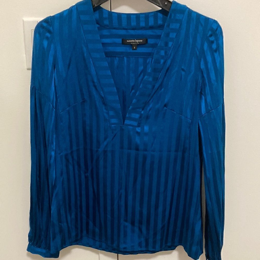 Nanette Lepore NWT Silk V Neck Long Sleeve Tunic Blouse in Blue Shadow Stripe.